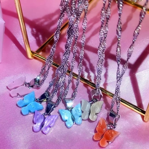 3/$30 🦋 Butterfly Charm Necklace - Picture 2 of 16